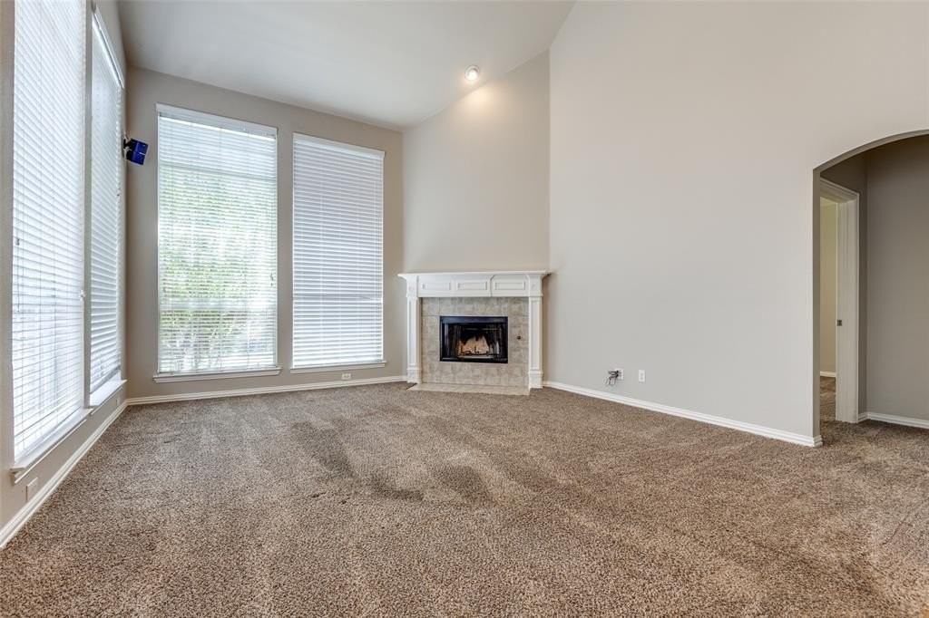 2424 Chesterwood Dr - Photo 3 of 12