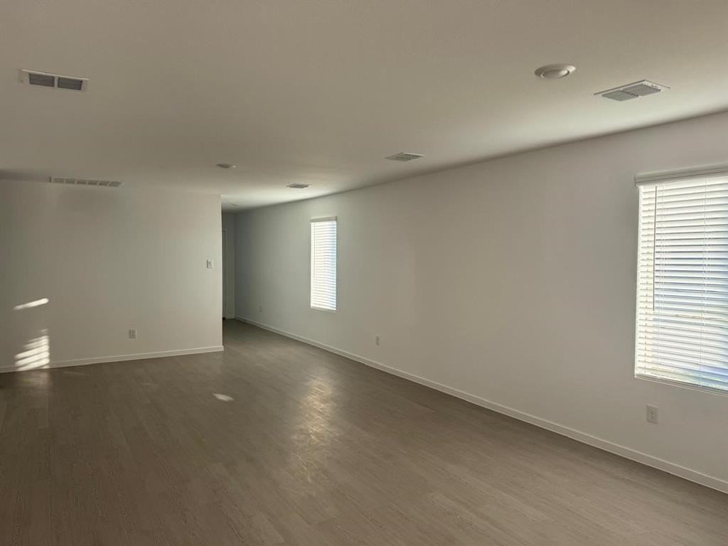 7505 Fenton Pkwy - Photo 6 of 30