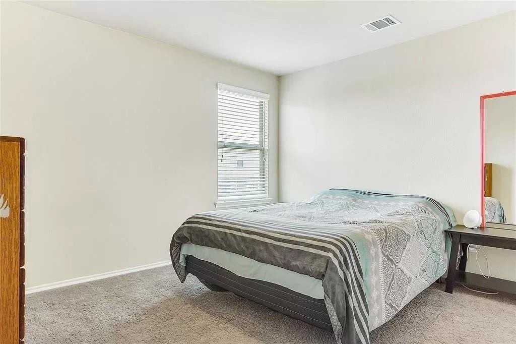 1402 Bent Grass Drive - Photo 4 of 22