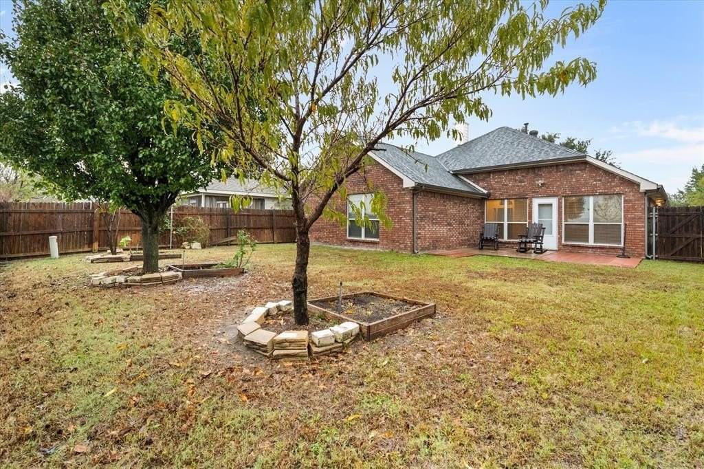 4412 Ridgeway Dr - Photo 3 of 32