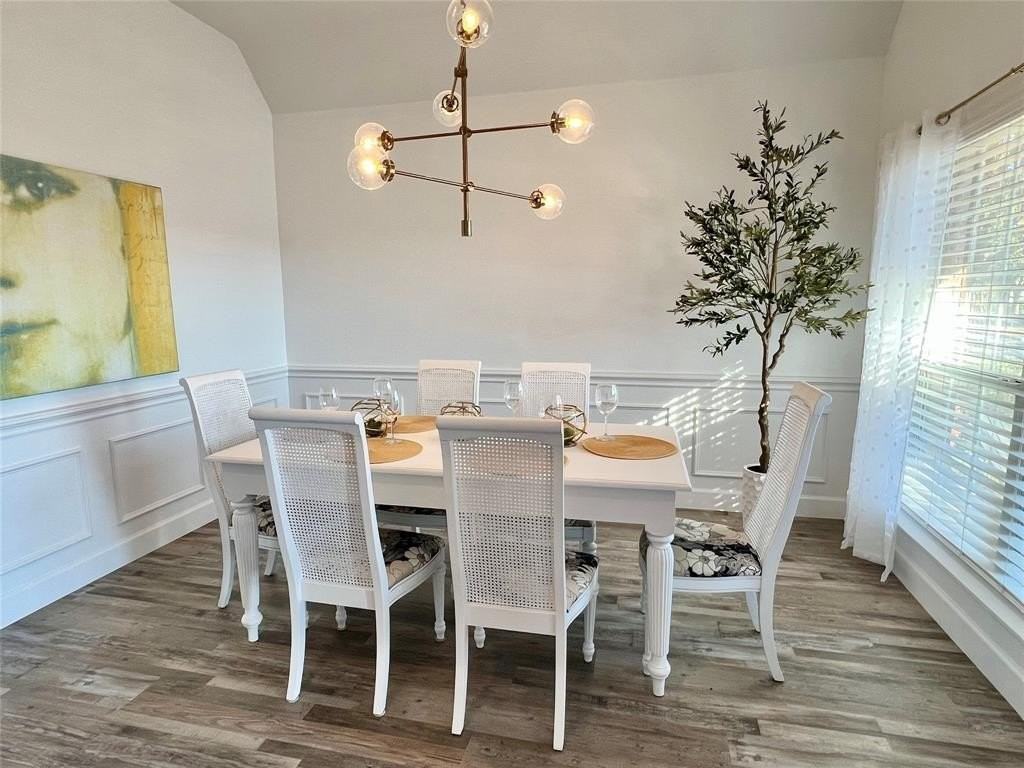 9402 Grosvenor Pl - Photo 5 of 40