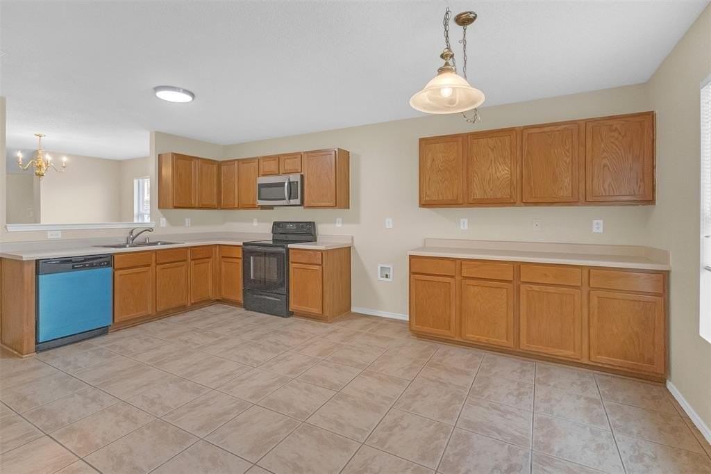 5603 Rumford Trl - Photo 6 of 25