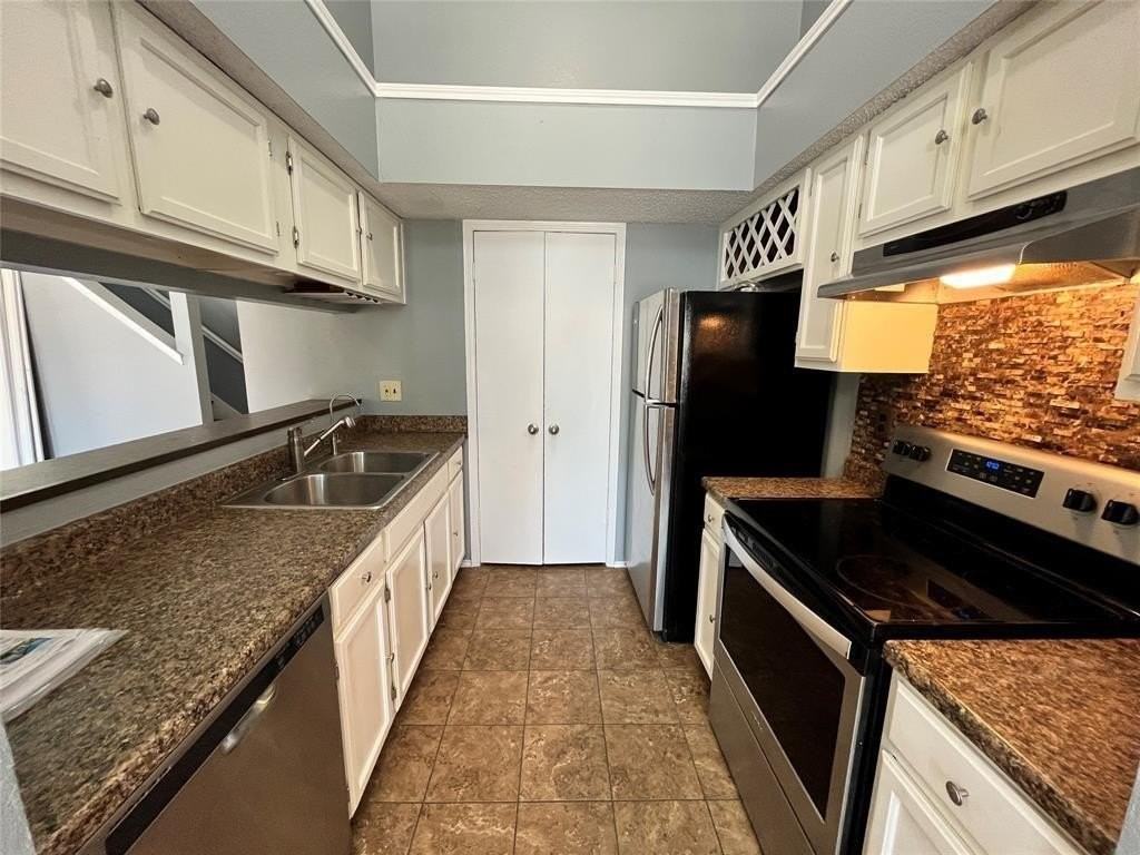 6419 Valleybrooke Ct - Photo 4 of 21