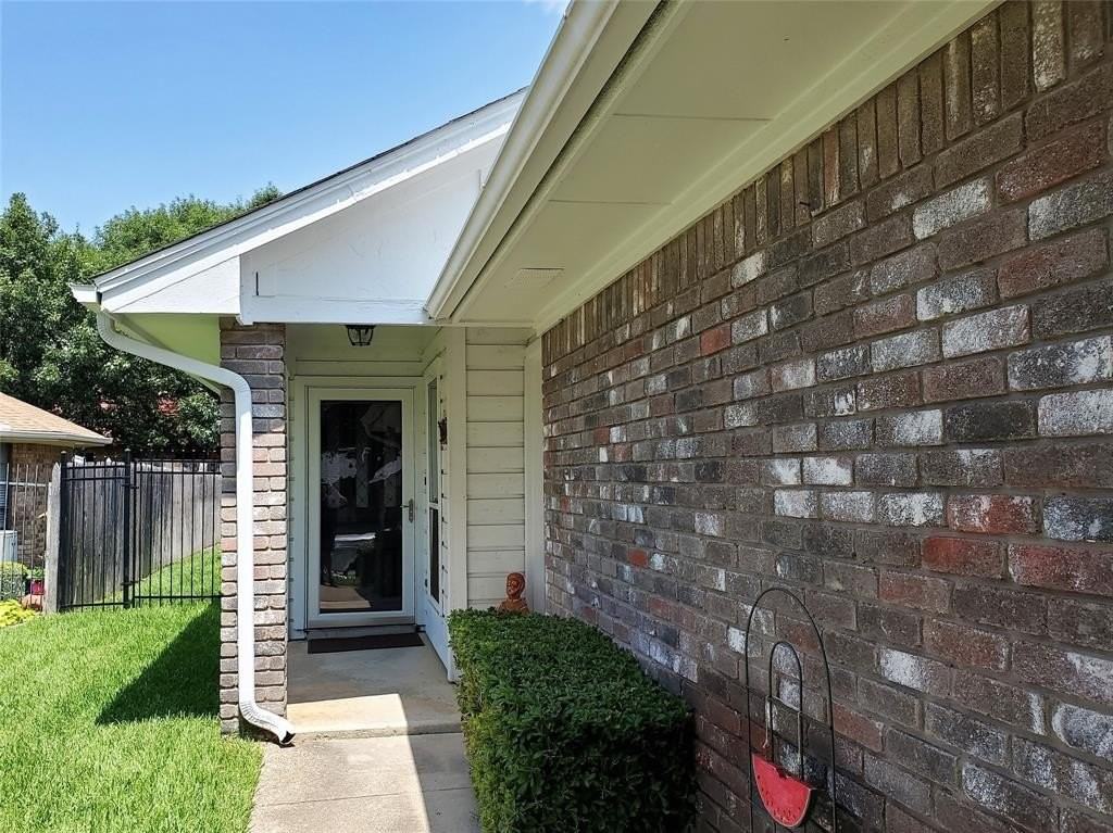 425 Sunnybrook Ct - Photo 2 of 22