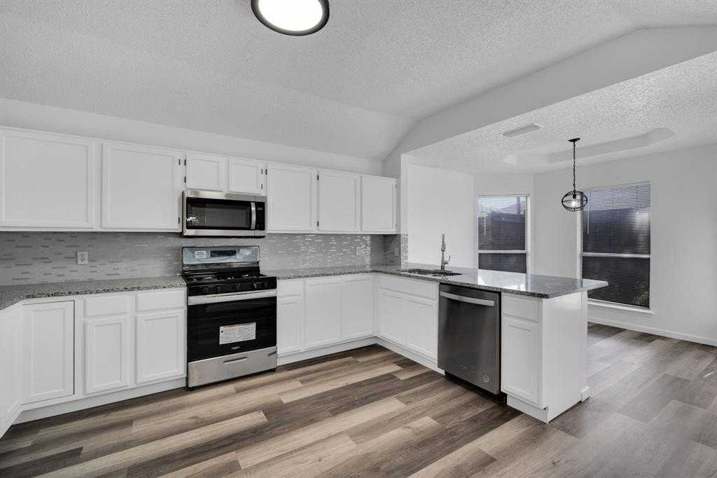 408 Wolfe St - Photo 7 of 25