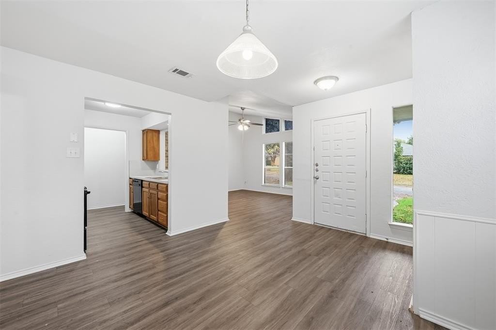 518 Guerin Dr - Photo 4 of 16