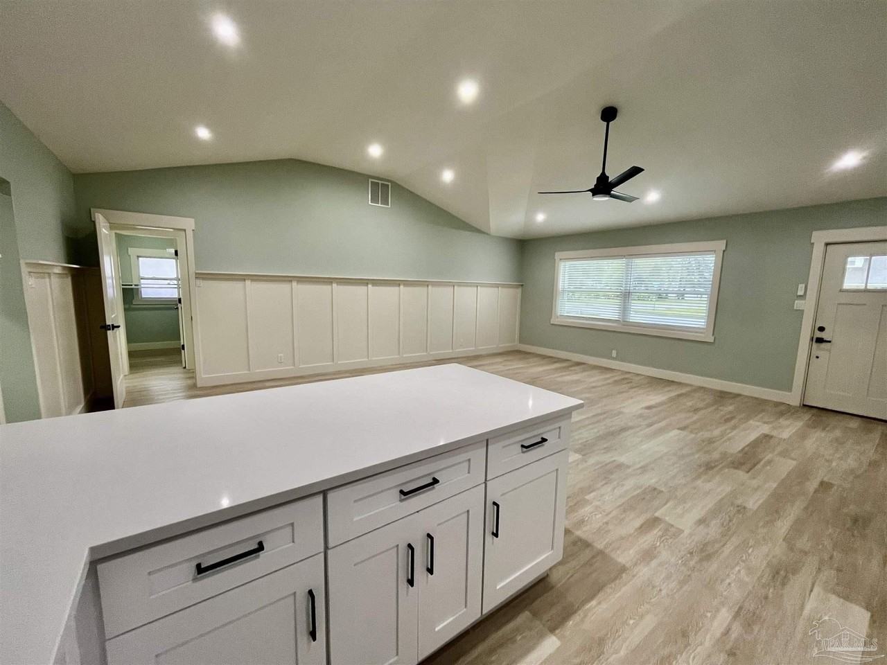 1501 E Cross St - Photo 3 of 36