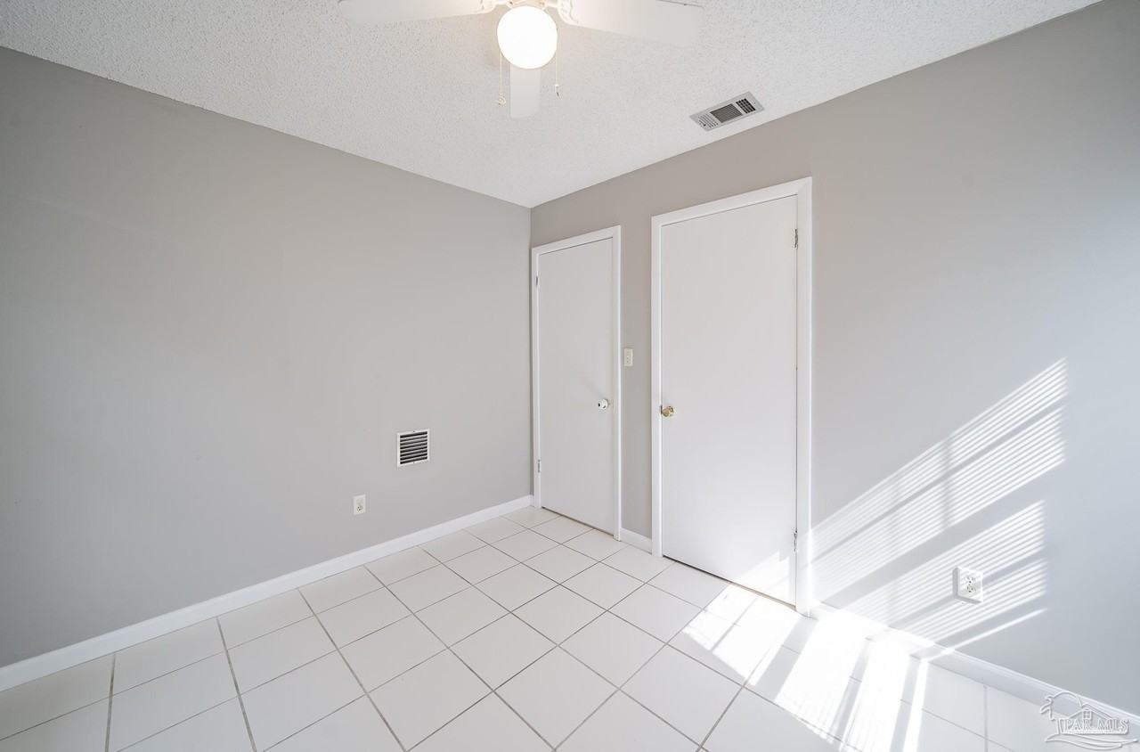 7010 Ne Oakfield Rd - Photo 3 of 9