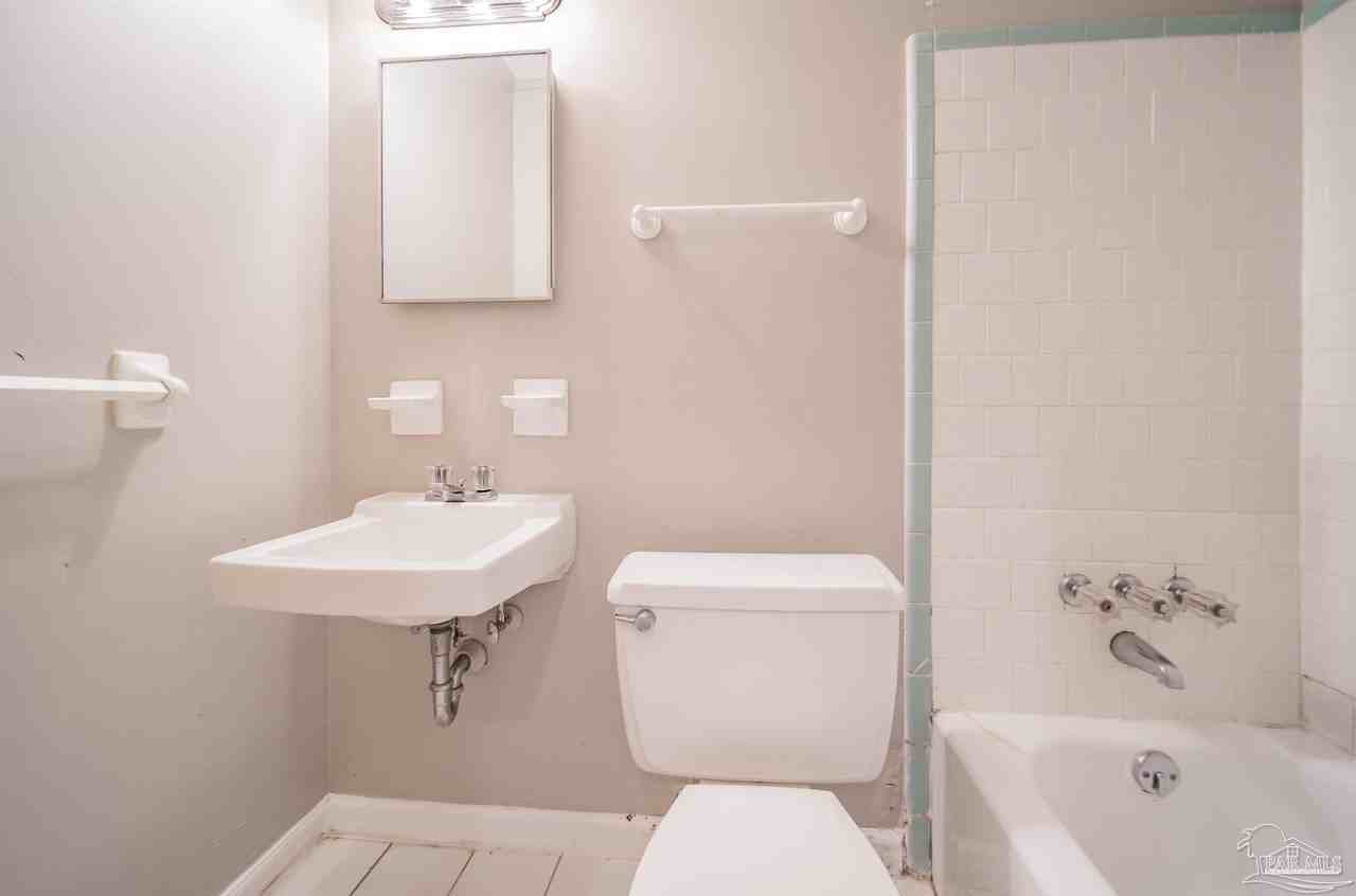 7010 Ne Oakfield Rd - Photo 4 of 9