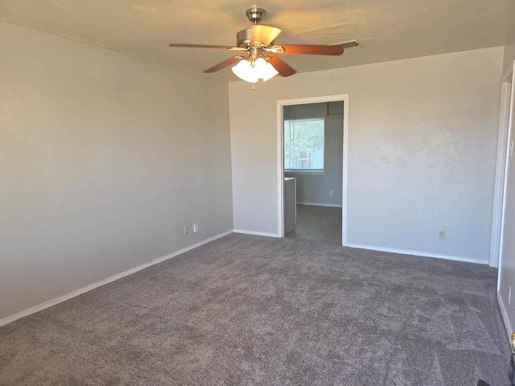 4610 Storey Ave - Photo 4 of 16