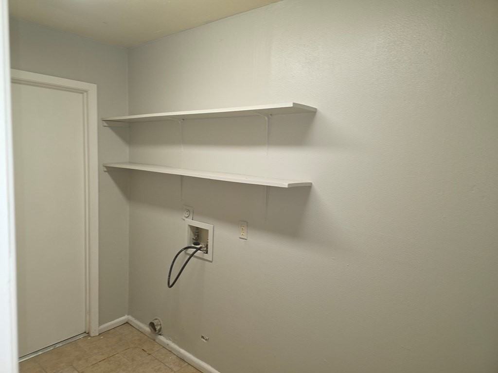 4610 Storey Ave - Photo 7 of 16