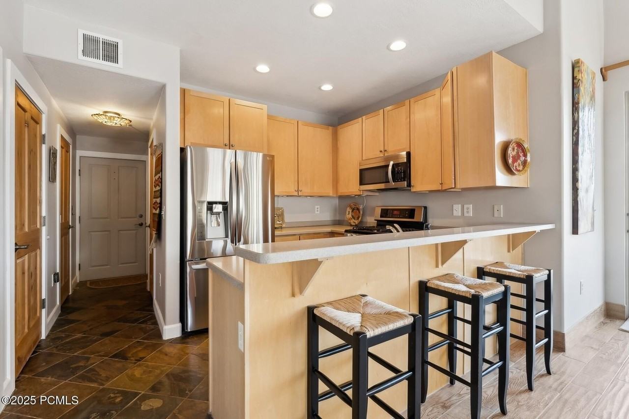 Overland Drive - Photo 5 of 31