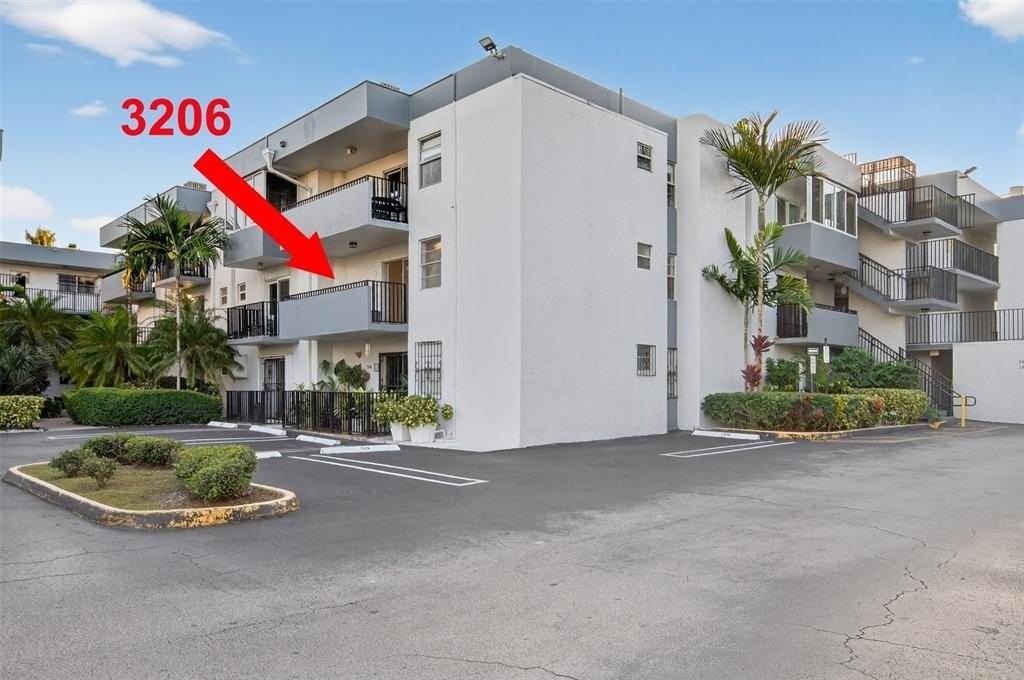 2465 Sw 18th Ave #3206 - Photo 2 of 21