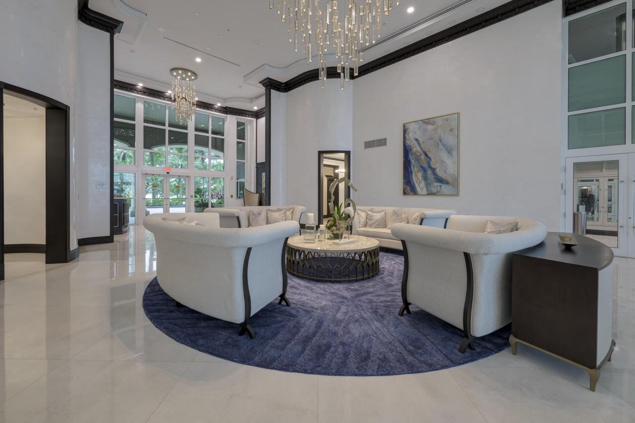 1063 Hillsboro Mile #301 - Photo 4 of 45