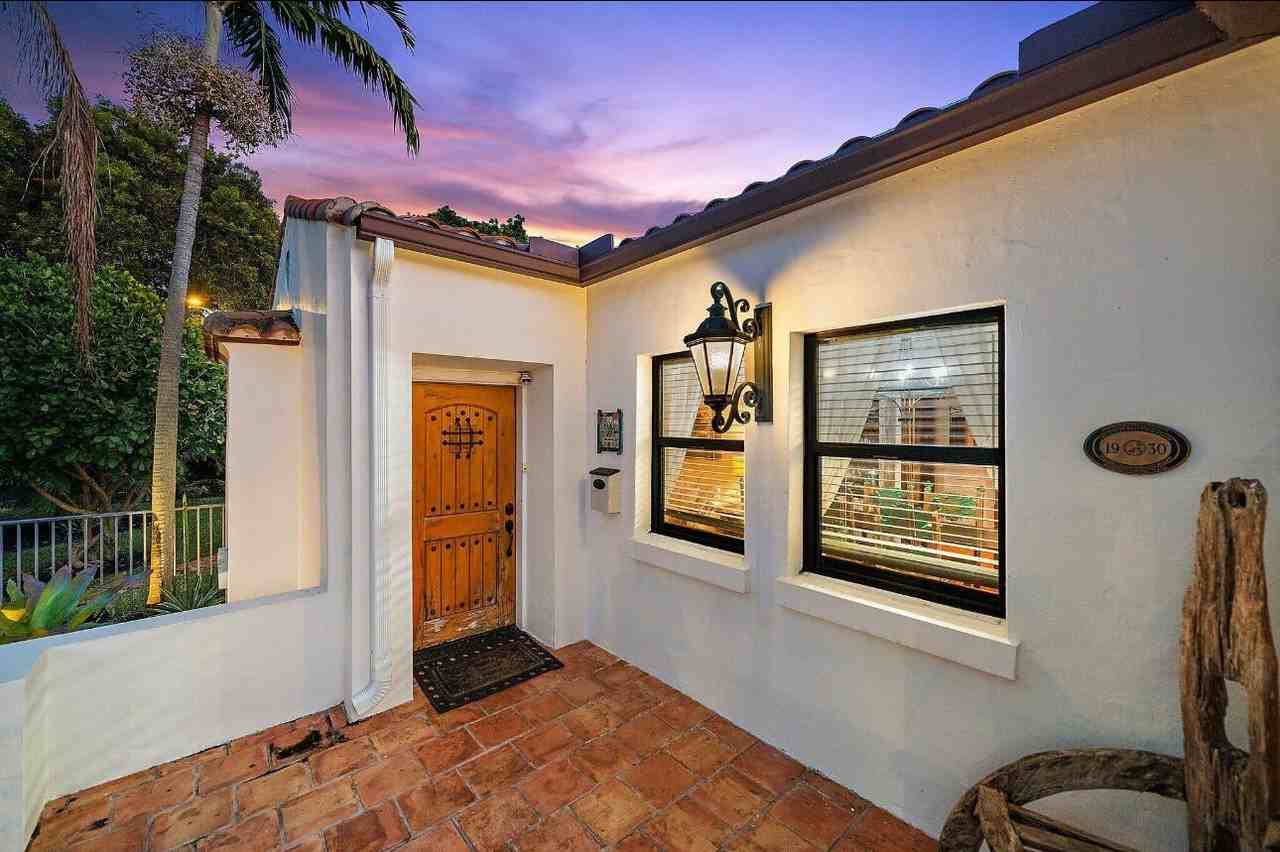 400 33rd St - Photo 4 of 50