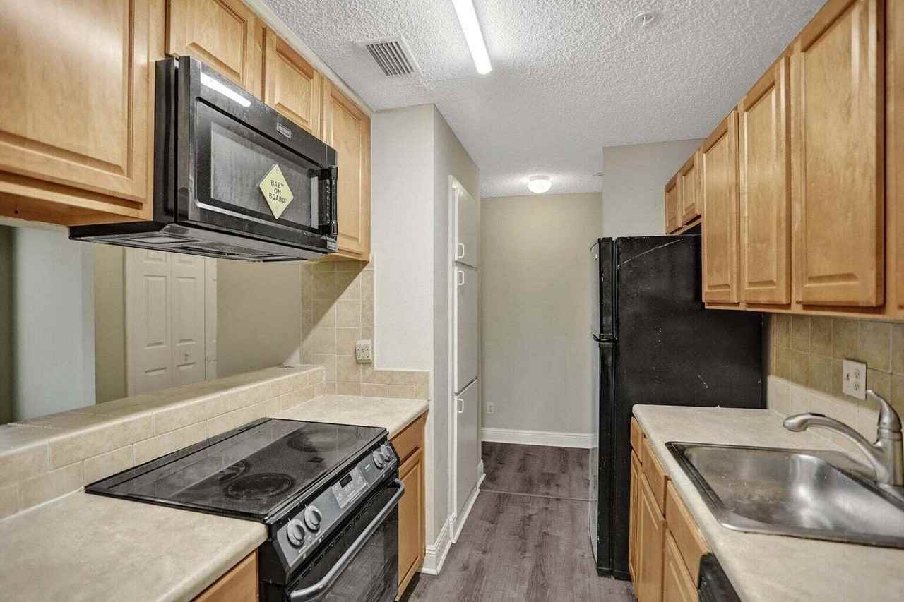 2301 N Congress Ave #21 - Photo 5 of 31