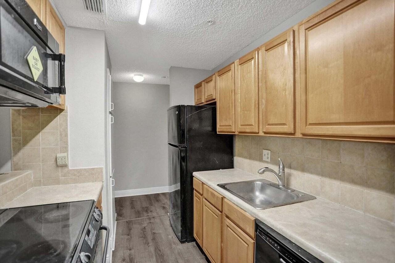 2301 N Congress Ave #21 - Photo 6 of 31