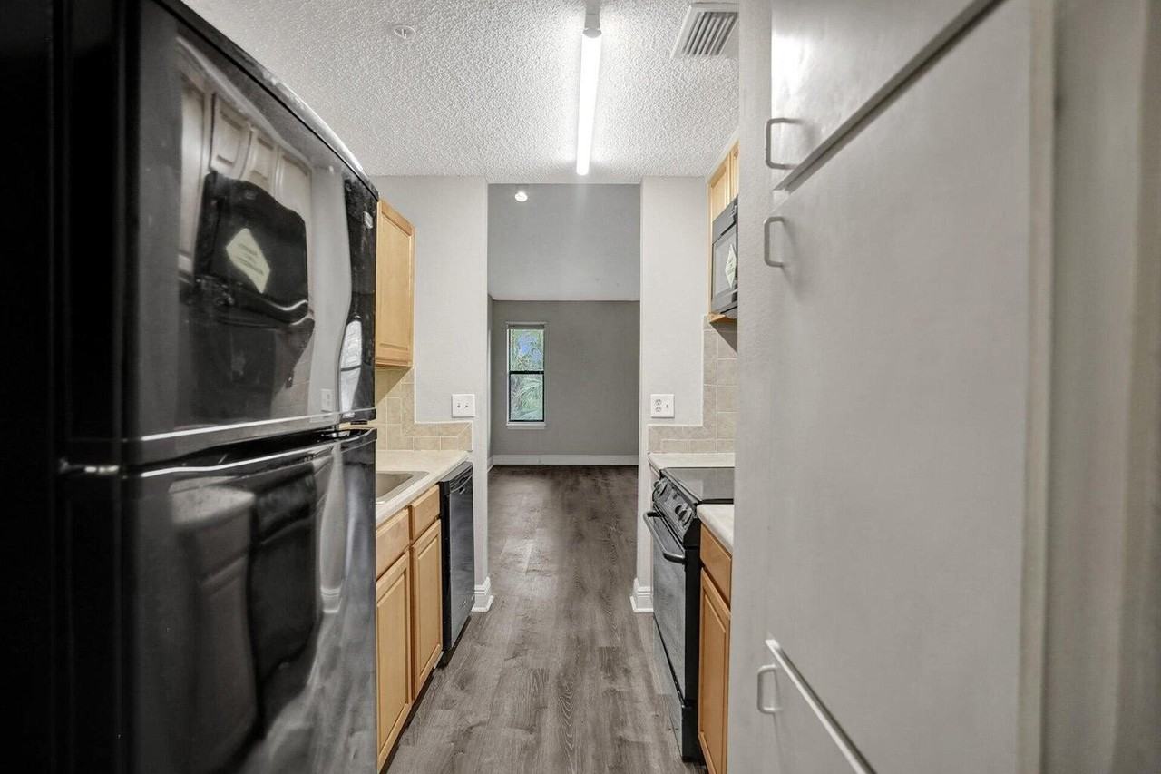 2301 N Congress Ave #21 - Photo 7 of 31