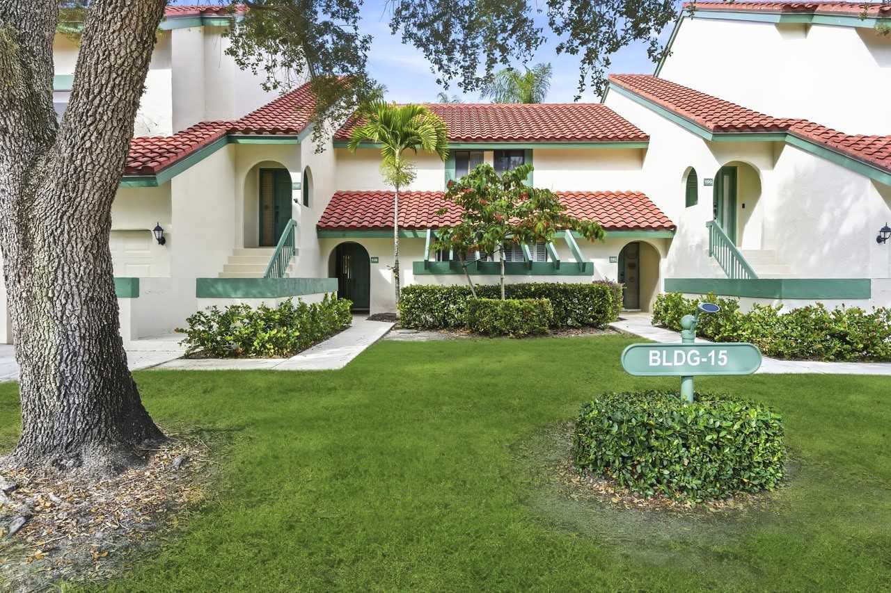 15 Lexington Lane East #B