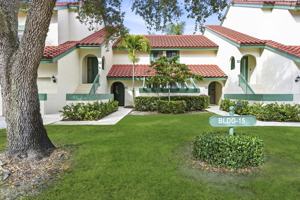 featured image of 15 Lexington Lane East #B