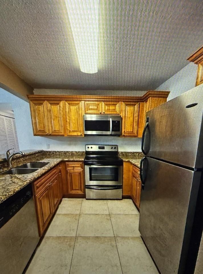 1661 Balfour Point Dr #G - Photo 2 of 7