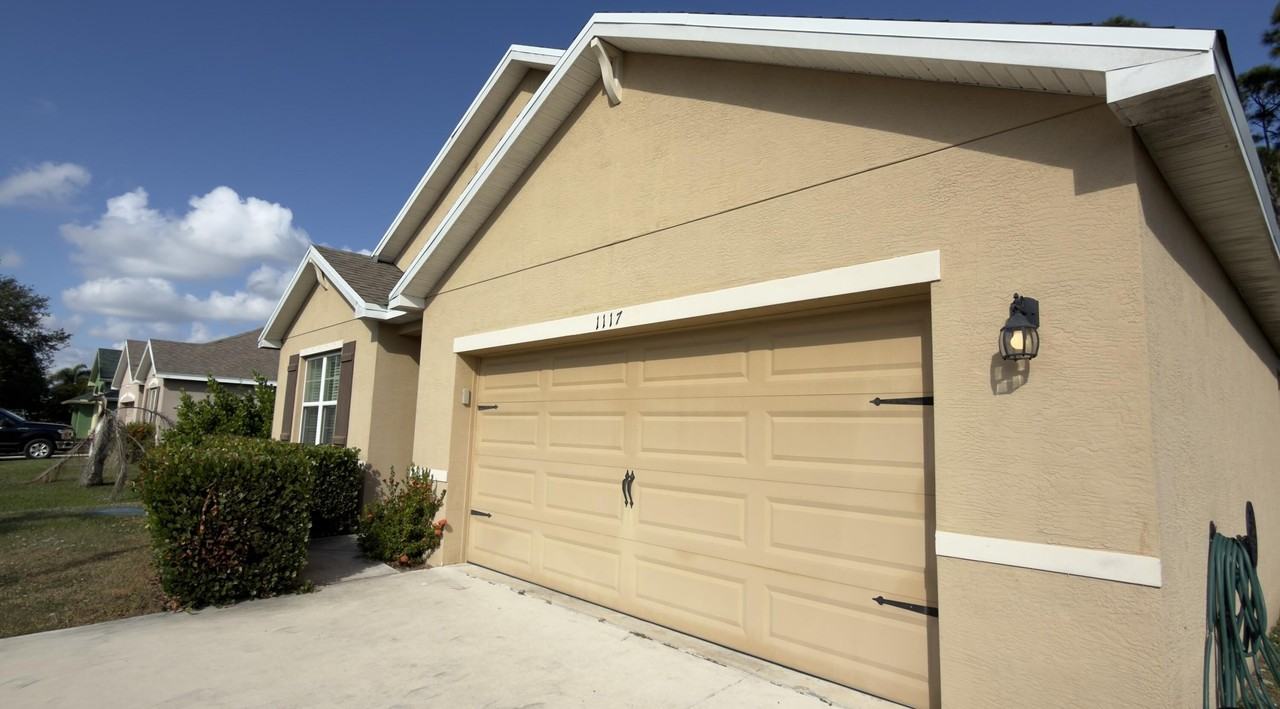 1117 Sw Goodman Ave - Photo 4 of 18