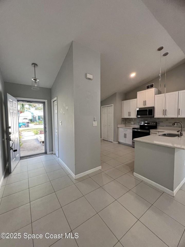 440 River Grove Ct - Photo 5 of 44