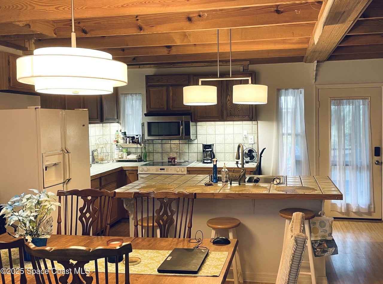 6301 Treetop Dr - Photo 6 of 24