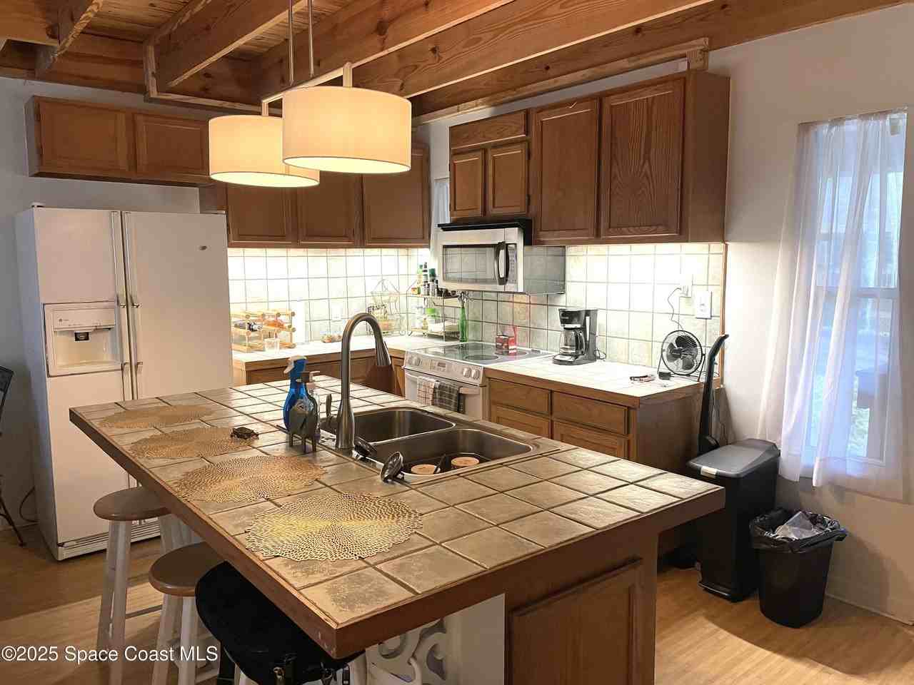 6301 Treetop Dr - Photo 7 of 24