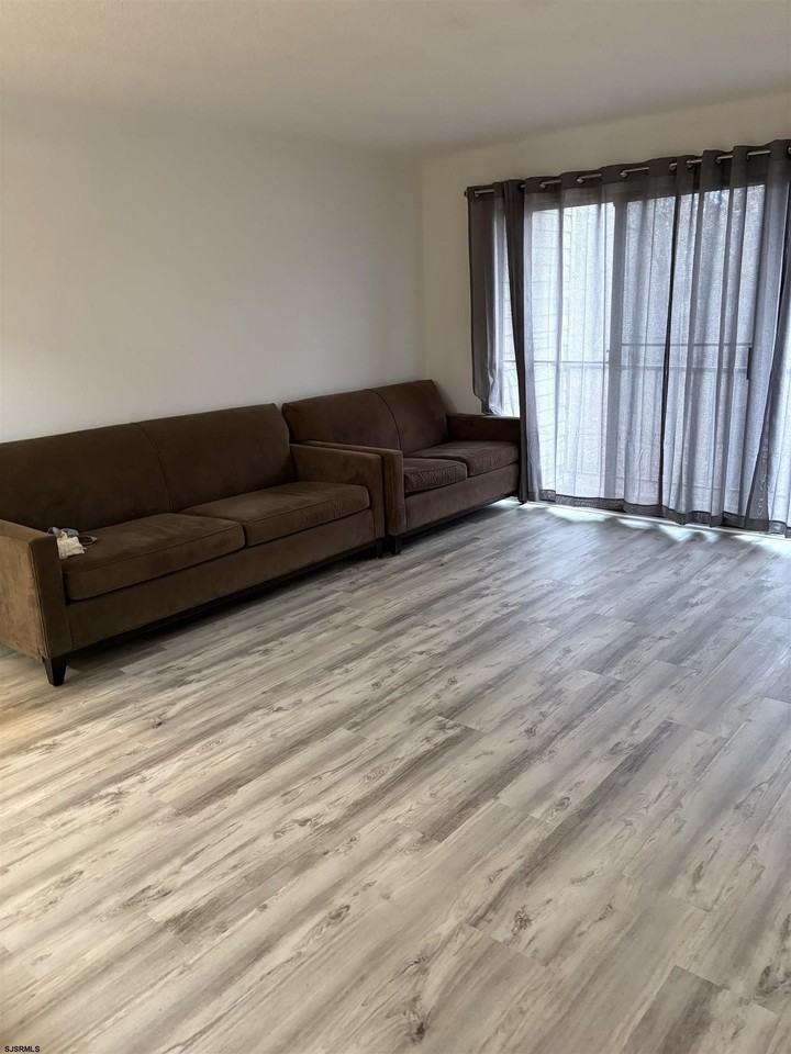 113 Federal Ct - Photo 2 of 13