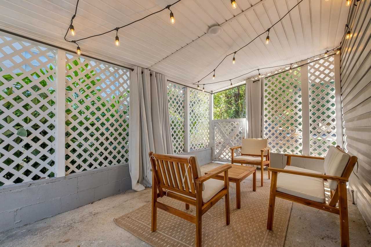 2412 Surrey St - Photo 5 of 17