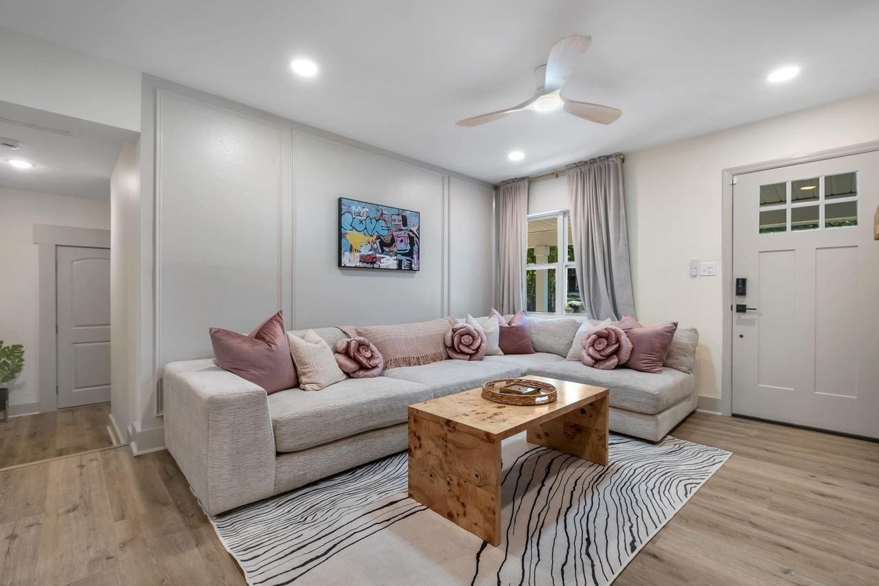 2412 Surrey St - Photo 6 of 17