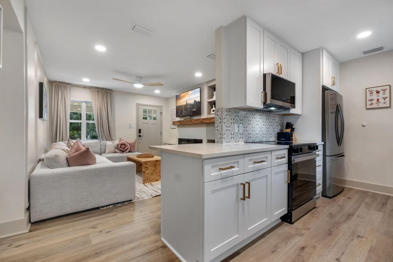 2412 Surrey St - Photo 7 of 17