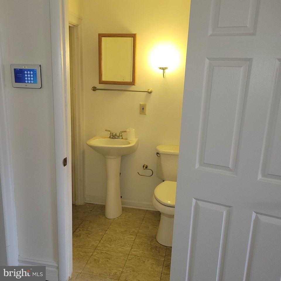 3927 North 17th Street - Photo 4 of 8