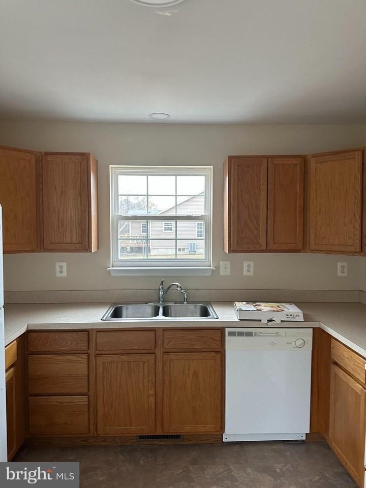 1110 Finchs Hill Rd - Photo 7 of 20