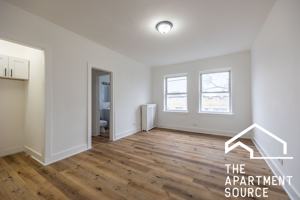 featured image of 6930 North Greenview Avenue #404