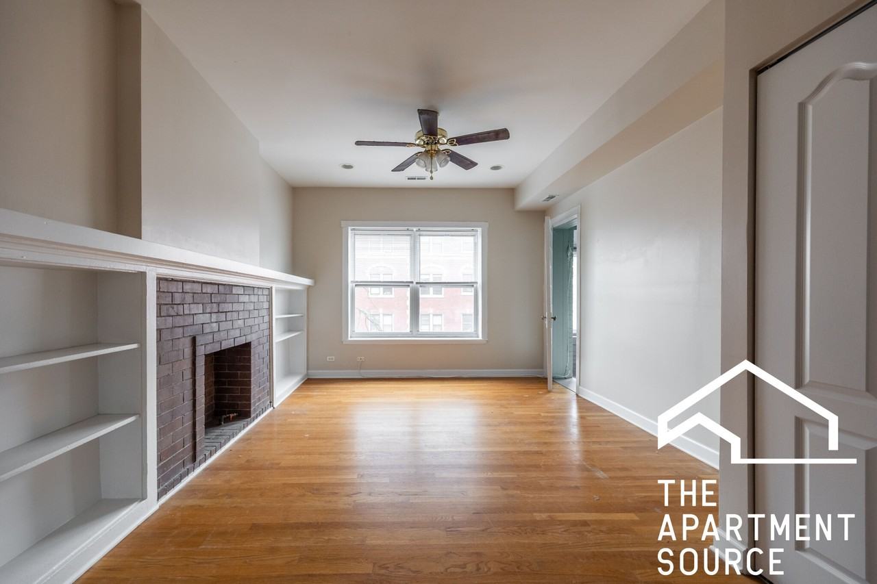 7462 North Greenview Avenue #3 - Photo 4 of 14