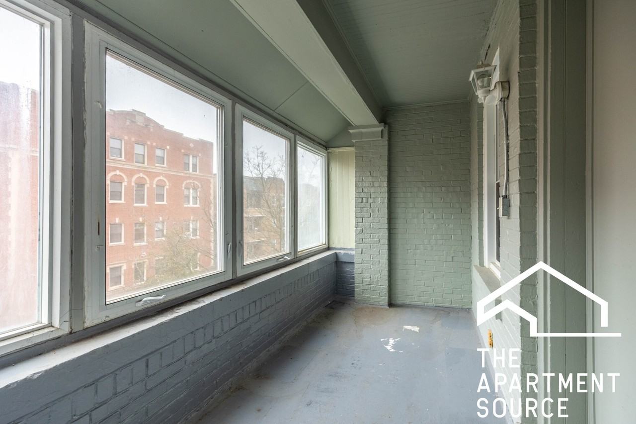 7462 North Greenview Avenue #3 - Photo 6 of 14