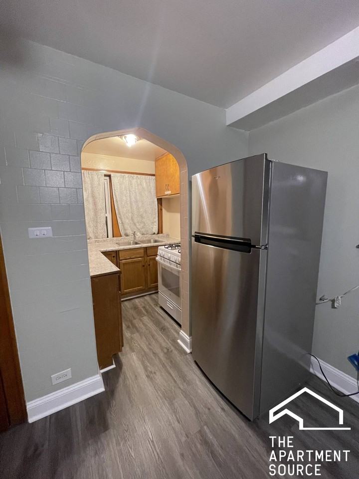 5143 South Rockwell Street #1 - Photo 6 of 13