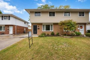 featured image of 920 Assiniboine Crescent