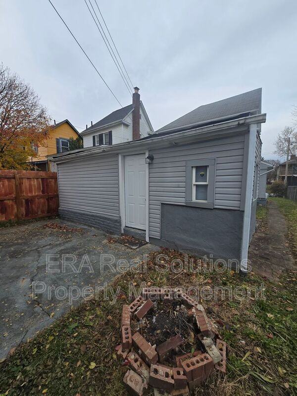1535 Thomas Ave - Photo 3 of 24