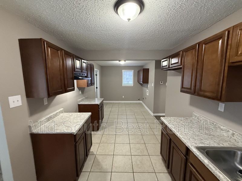 1925 Farrington Street - Photo 7 of 16