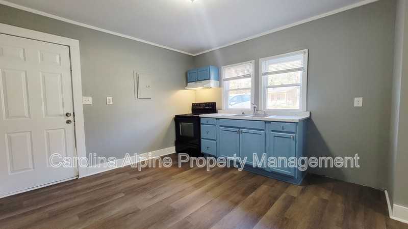 1018 Frederick St - Photo 3 of 10