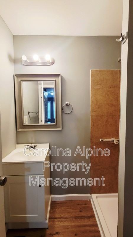 1018 Frederick St - Photo 5 of 10