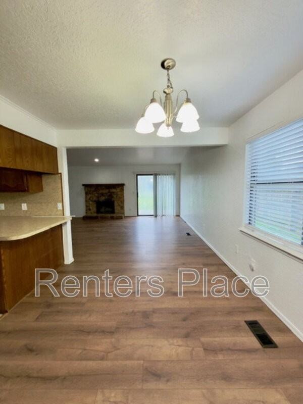 1907 E 66th Pl - Photo 7 of 23