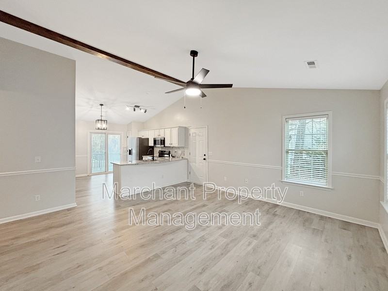 708 Maple Dr - Photo 3 of 15