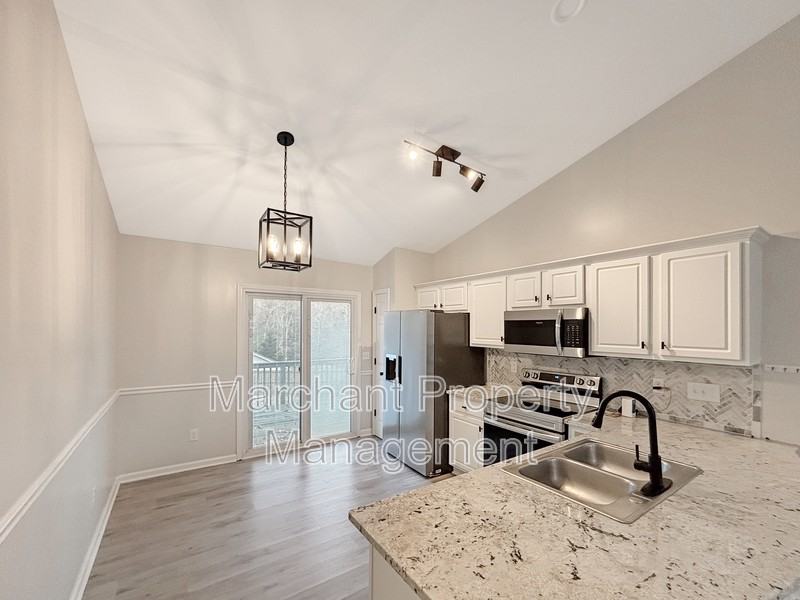 708 Maple Dr - Photo 4 of 15