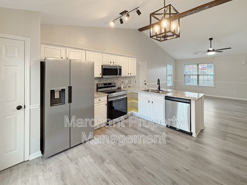 708 Maple Dr - Photo 5 of 15