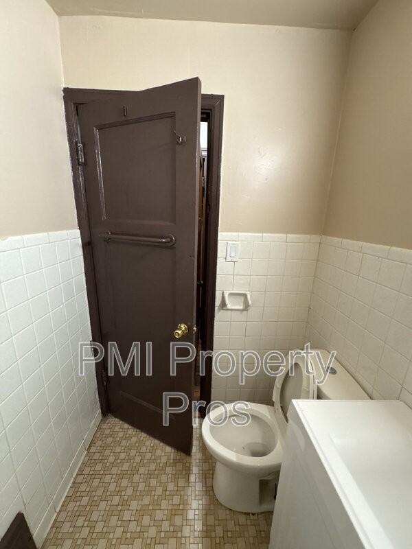 3018 W Eggert Pl - Photo 5 of 11