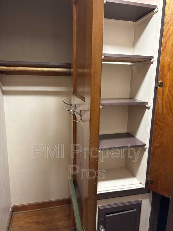 3018 W Eggert Pl - Photo 7 of 11